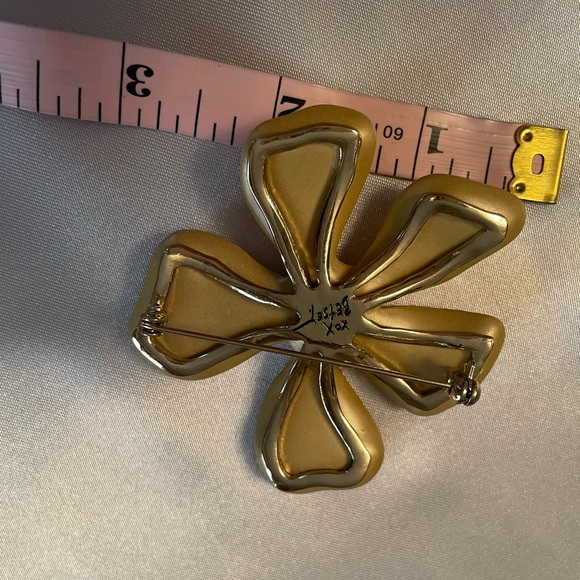 Betsy Johnson Yellow Flower Brooch - Picture 2 of 2